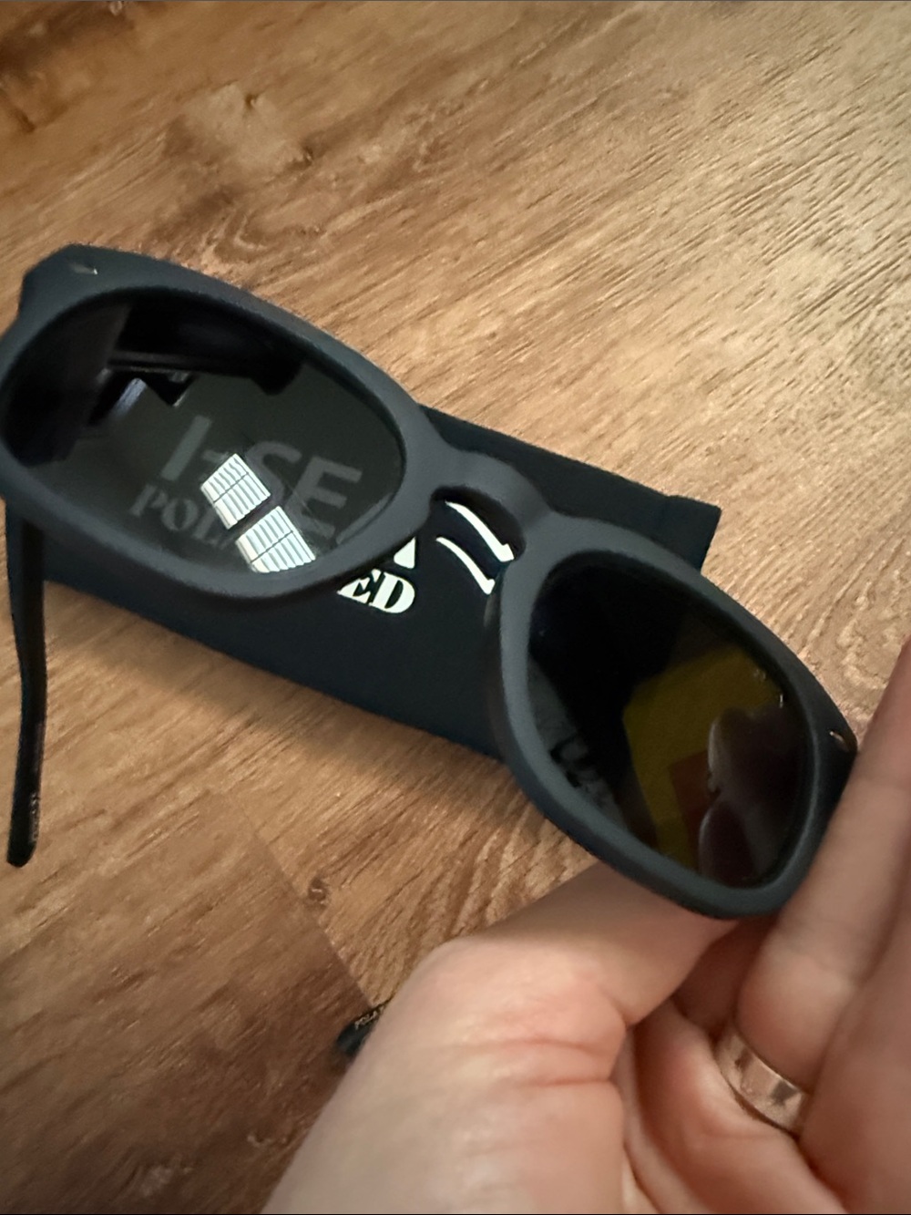 I-Sea Black Matte Polarized Sunglasses with Case - Picture 5 of 5